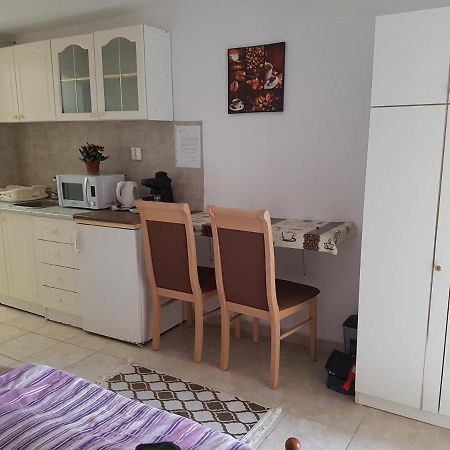 Kriszta Apartmanhaz Leilighet Balatonlelle Eksteriør bilde